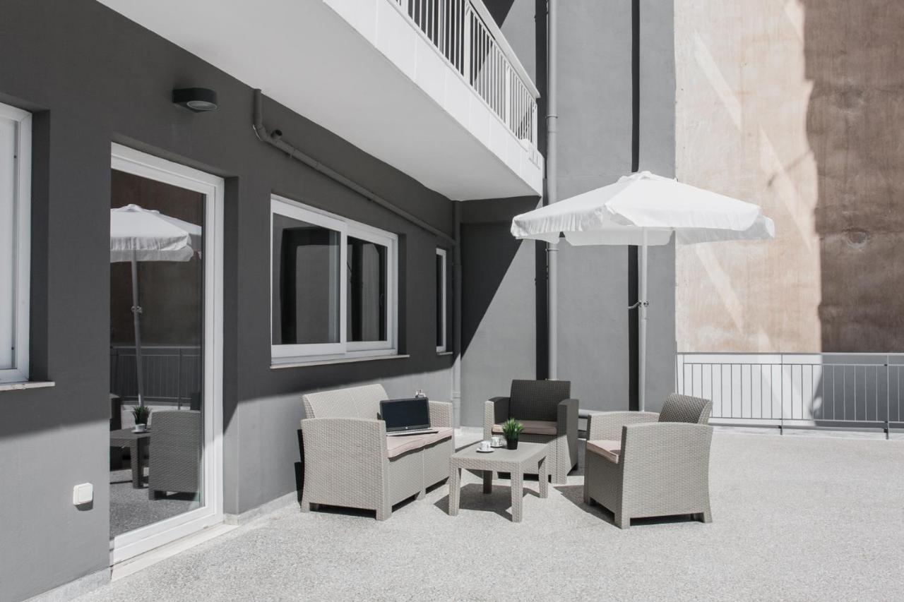 Wyz Attiki Aparthotel Athena Bagian luar foto